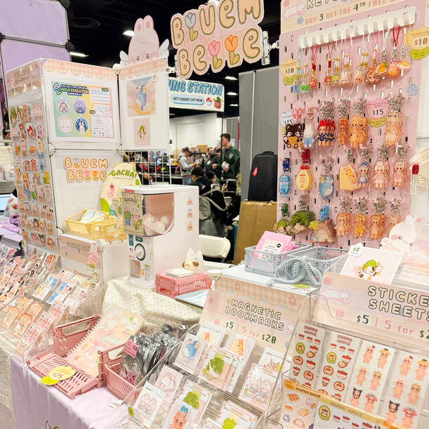 Side View of Artist Display